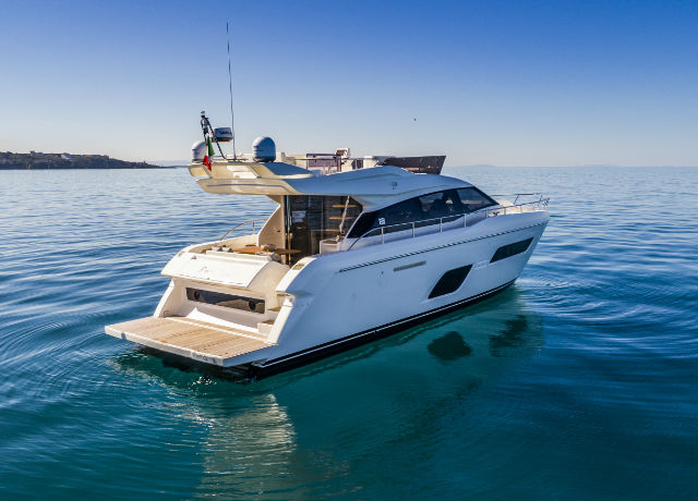 ferretti yacht 550