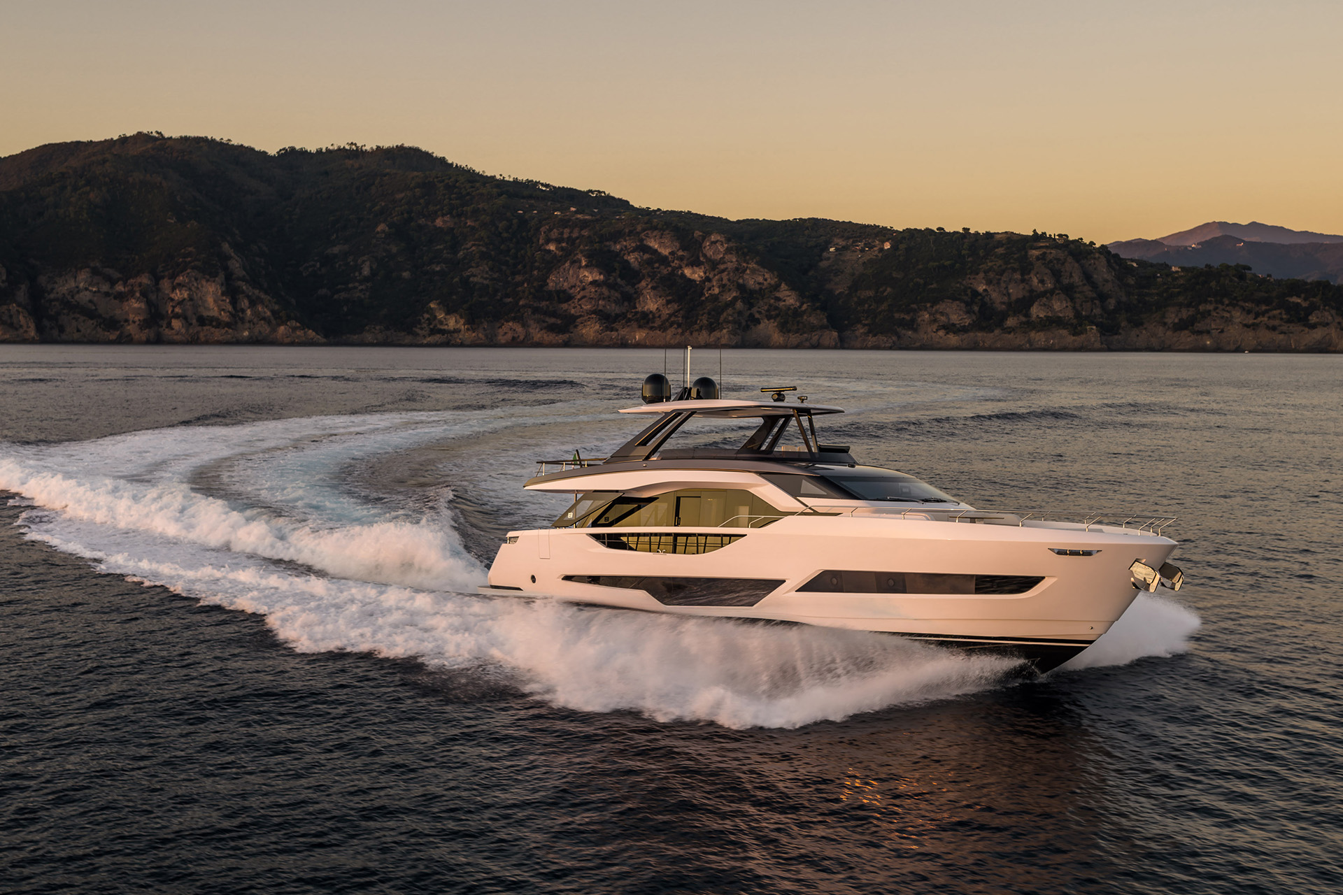 Ferretti Yachts 800: il flybridge oltre ogni aspettativa.
